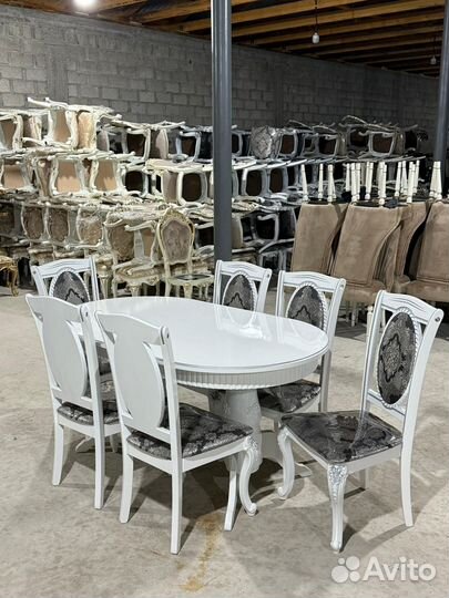 Стол и стулья