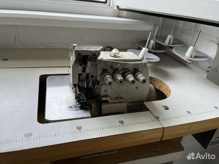 Швейная машинка jack оверлок