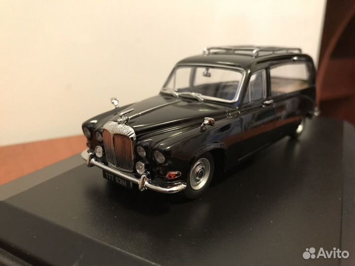 Daimler DS420 Black Hearse