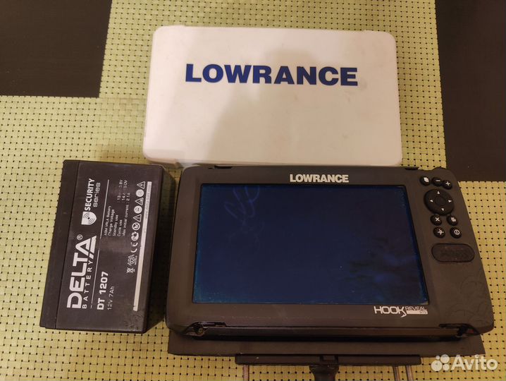 Lowrance Hook Reveal 9 TripleShot