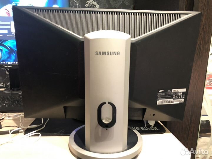 Монитор Samsung 205BW