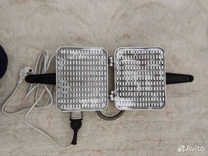 Электрическая вафельница бу