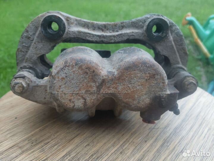 Суппорт передний левый Ford Transit (2000-2006)