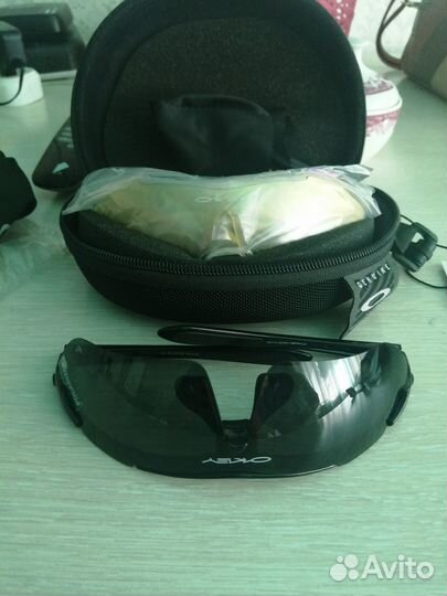 Очки солнцезащитные