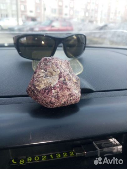 Альмандин (гранат)