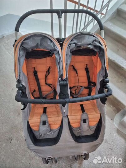 Коляска для двойни baby jogger city mini