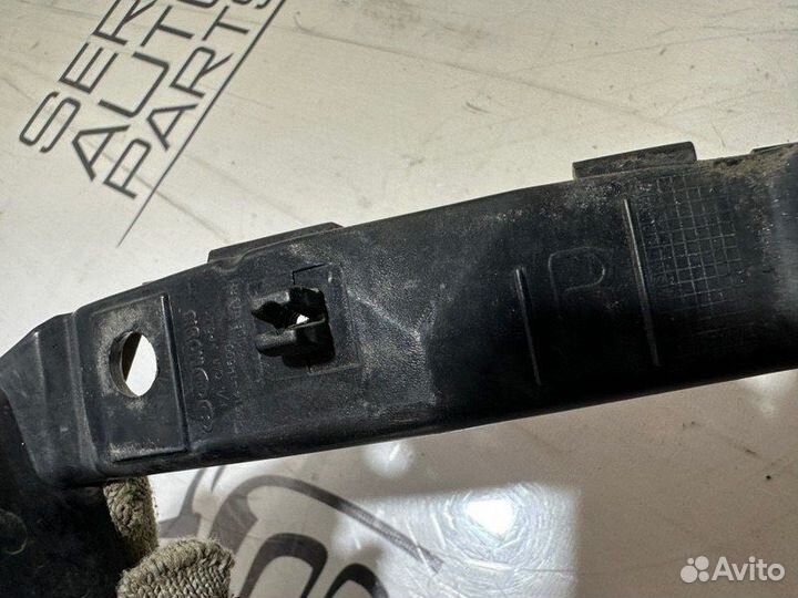 Крепление бампера переднее правое Kia Ceed ED G4FA