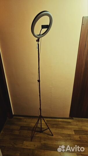 Кольцевая лампа со штативом