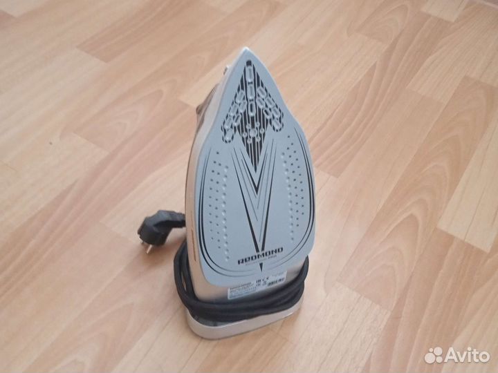 Утюг redmond BoostGlide PRO