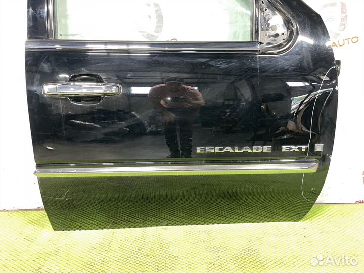 Дверь передняя правая Cadillac Escalade GMT900