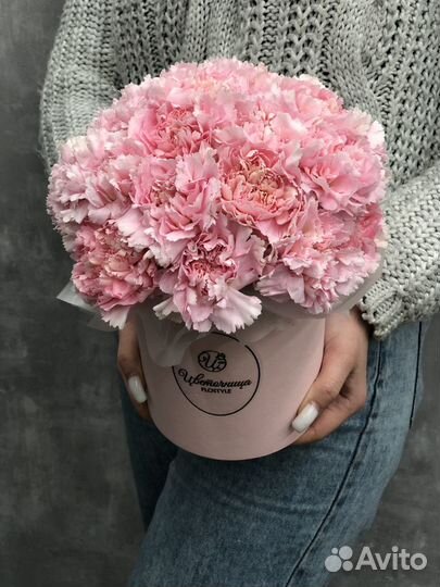 Шляпная коробка цветов диантусов