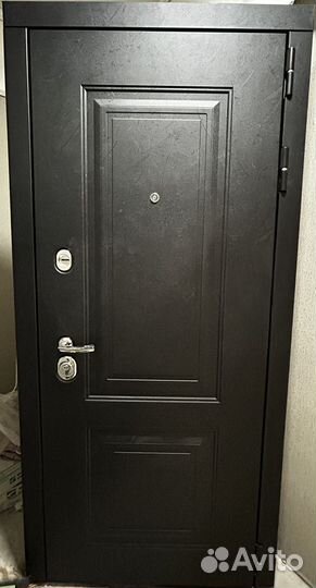 Дверь входная новая