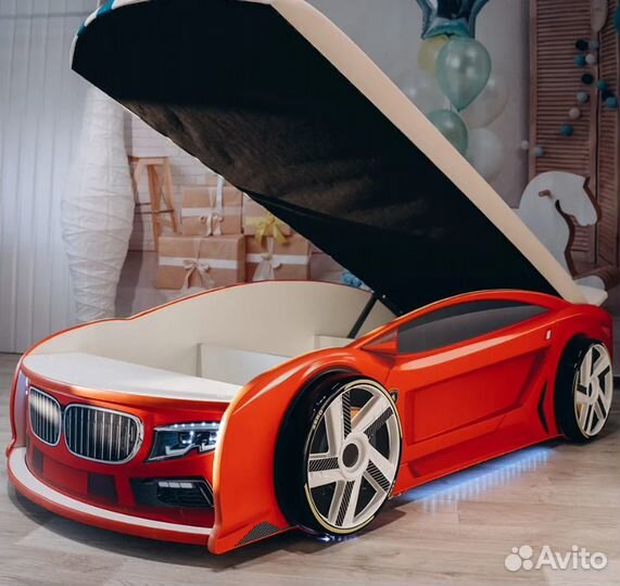 Детская кровать машина