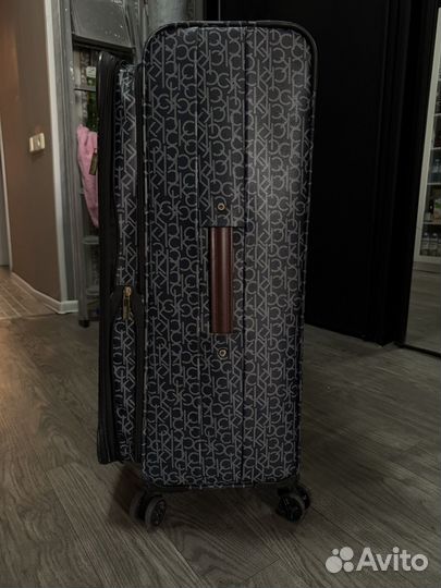 Чемодан Calvin Klein, большой