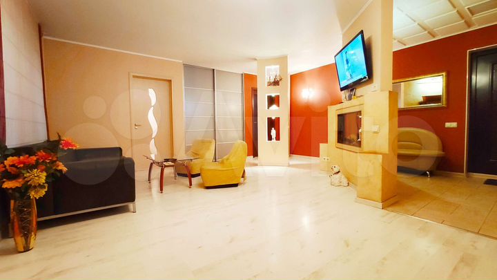 2-к. квартира, 65 м², 1/9 эт.