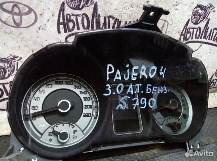 Щиток приборов Mitsubishi Pajero 4 6G72 2011