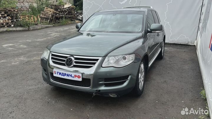 Плафон салонный правый Volkswagen Touareg (GP) 7L6