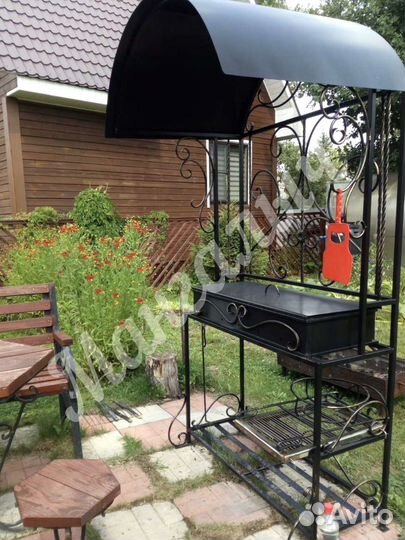 Мангал с крышей