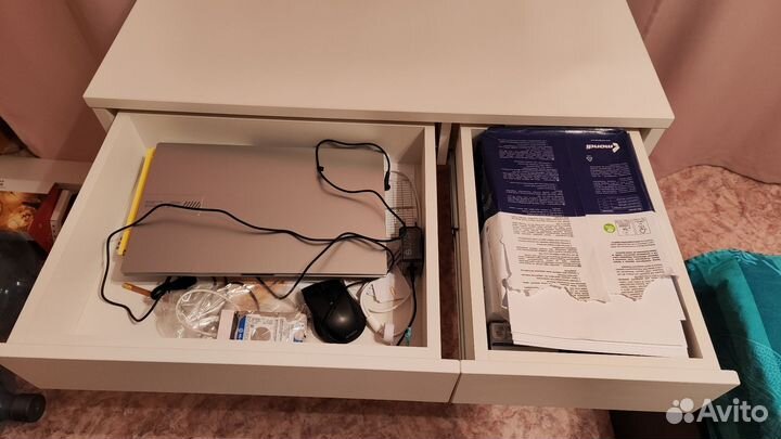 Белый письменный стол с ящиками Икеа