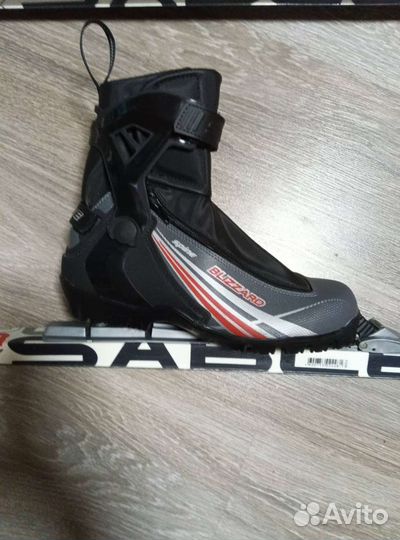 Лыжные ботинки