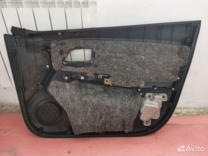 Обшивка двери передней левой Kia Rio 3