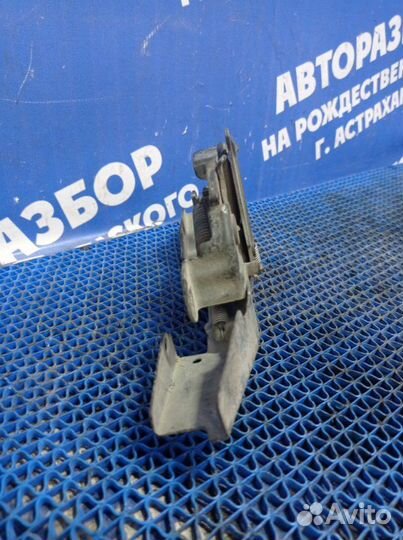 Замок капота Toyota Corolla 120 седан 2004