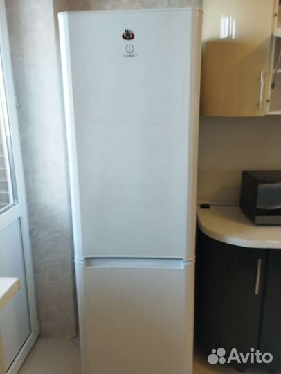 Холодильник бу indesit