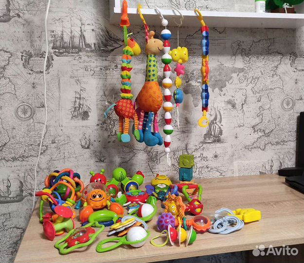 Развивающие игрушки для малыша пакетом