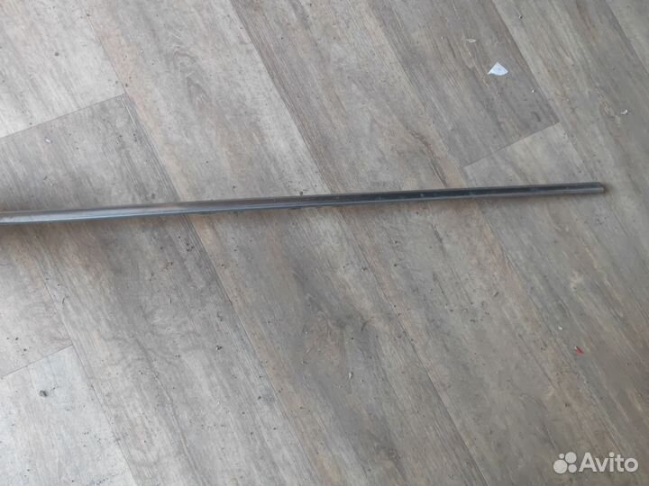 Молдинг передней решетки бампера vw Passat b7