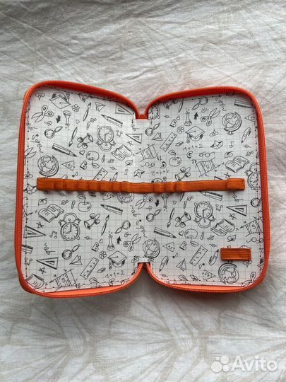 Пенал школьный новый