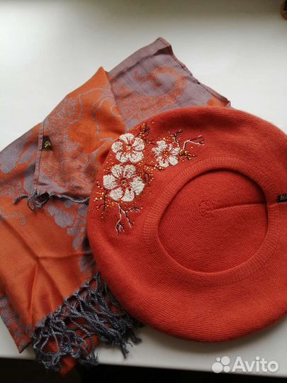 Берет и палантин