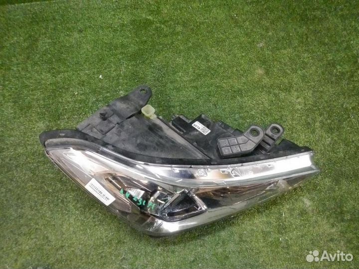 Фара правая Genesis G70