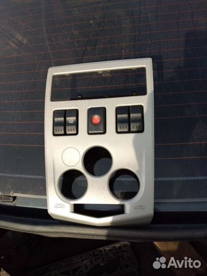 Накладка декоративная центральная Renault Logan 1