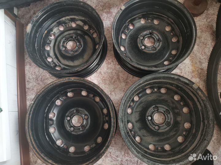 Штампованный диск r 15