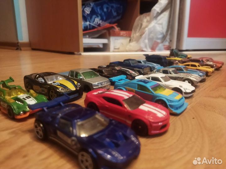 Машинки HootWheels