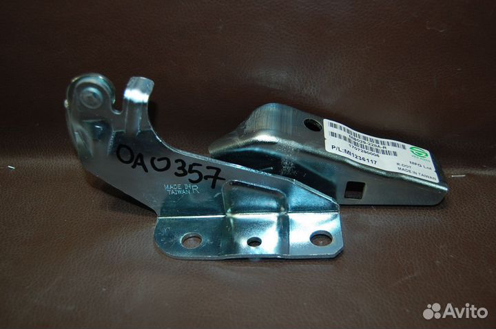 Петля капота правая - Mitsubishi Outlander 2