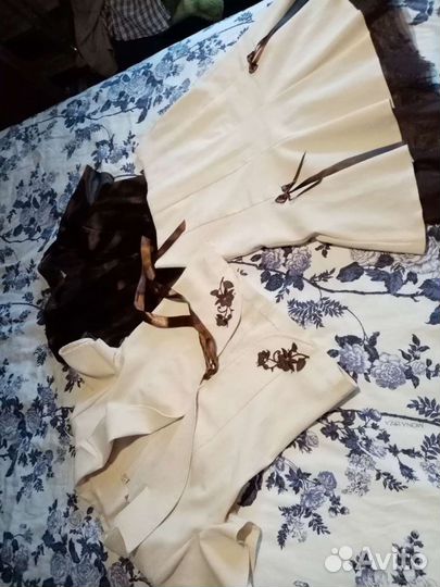 Костюмы женские