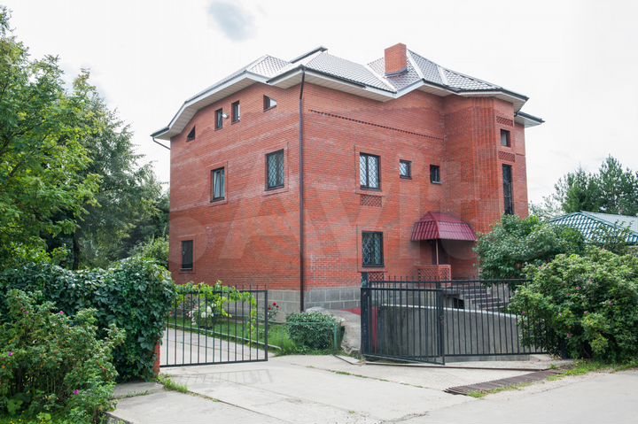 Коттедж 1000 м² на участке 25 сот.