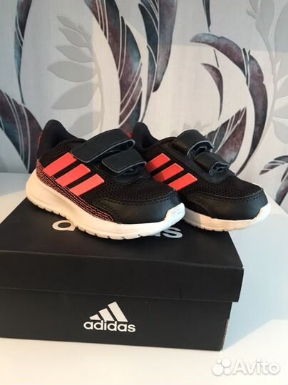 Кроссовки adidas