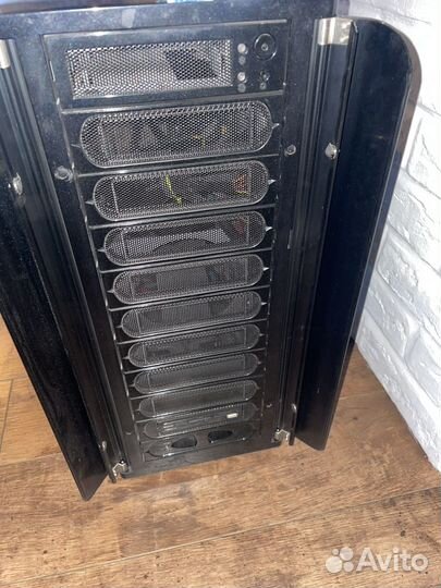 Корпус Thermaltake Armor + бп 700W