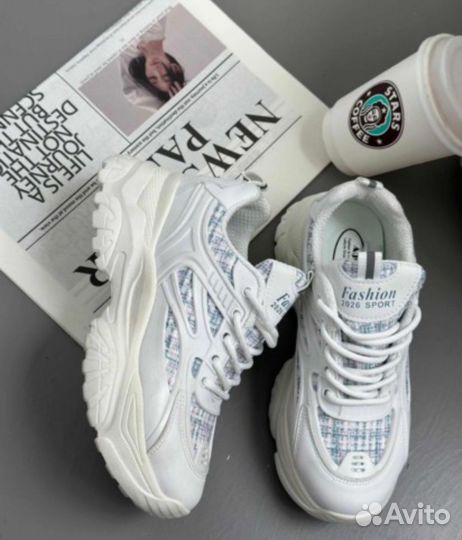 Кроссовки женские