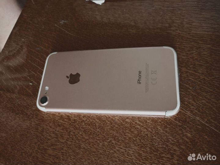 Телефон iPhone 7