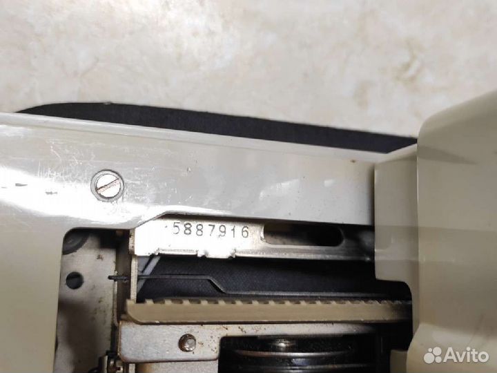 Печатная пишущая машинка Erika