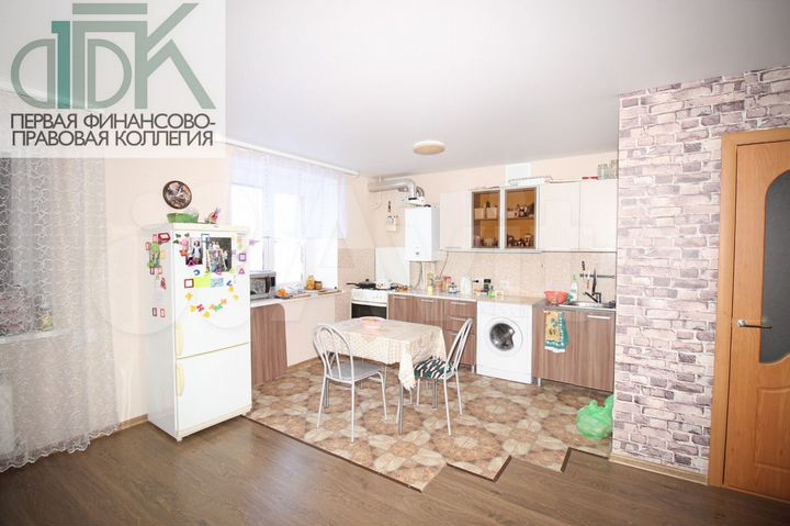 2-к. квартира, 56 м², 1/3 эт.