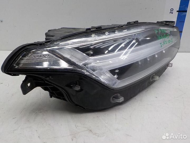 Фара правая Volvo XC90