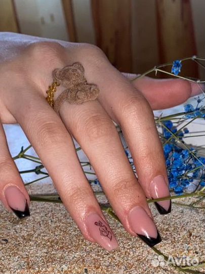 Нужна модель на маникюр