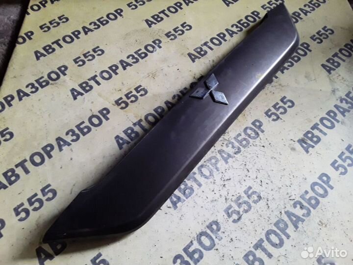 Накладка крышки багажника Mitsubishi Outlander XL