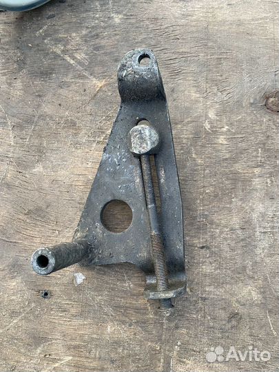 Кронштейн ролика mazda миления