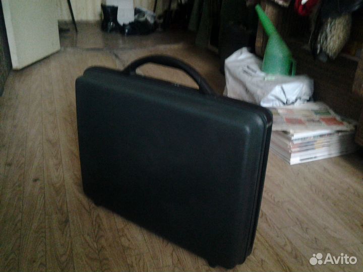 Дипломат пластиковый Samsonite