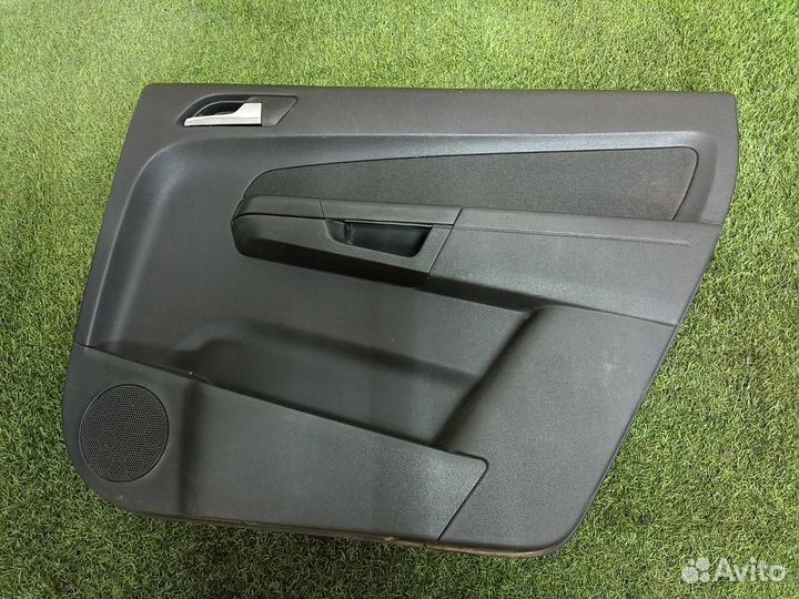 Обшивка двери задняя правая Opel Zafira B